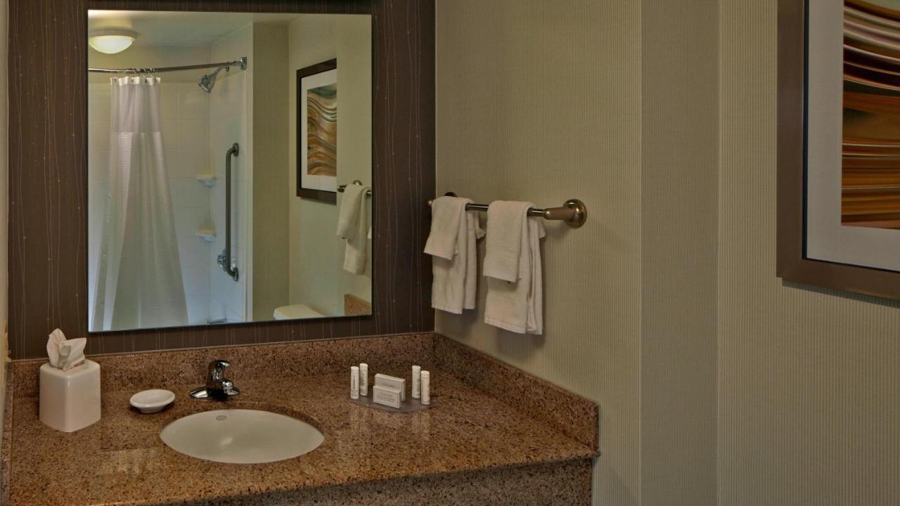 Courtyard By Marriott Providence Warwick Hotel Bagian luar foto