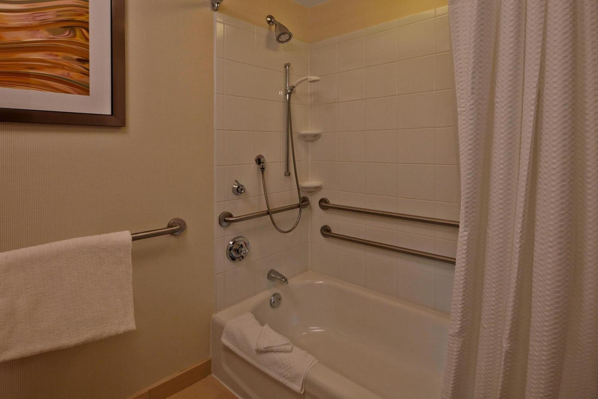 Courtyard By Marriott Providence Warwick Hotel Bagian luar foto