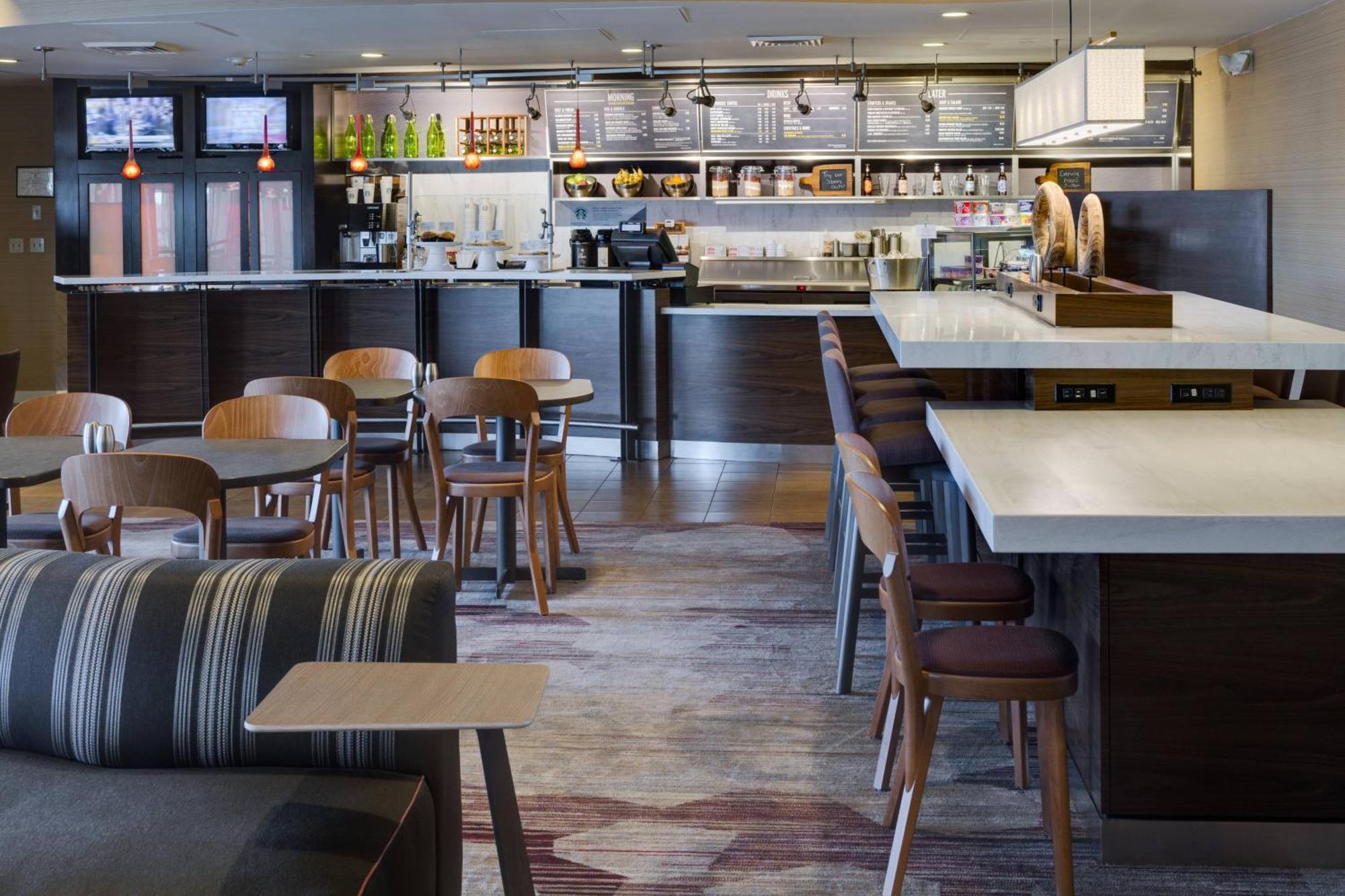 Courtyard By Marriott Providence Warwick Hotel Bagian luar foto