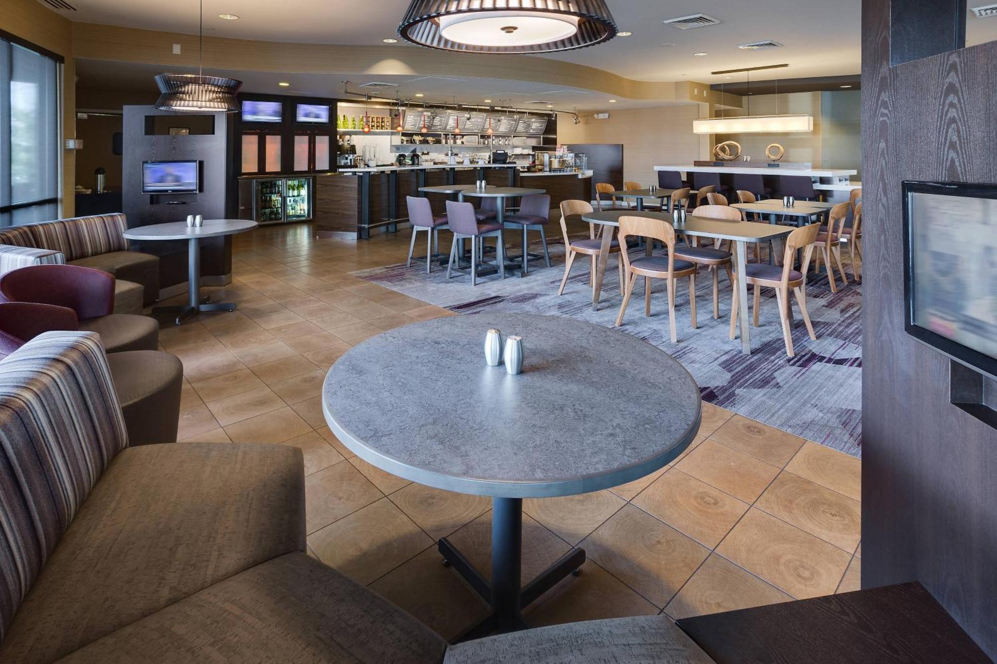 Courtyard By Marriott Providence Warwick Hotel Bagian luar foto